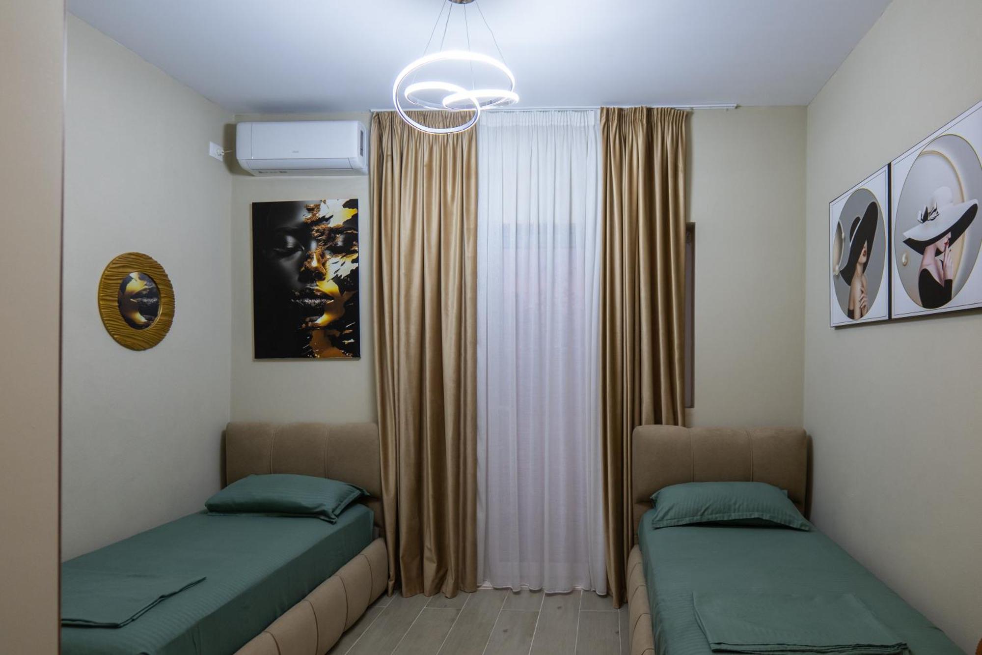 City Center Rooms And Apartments Durrës Esterno foto