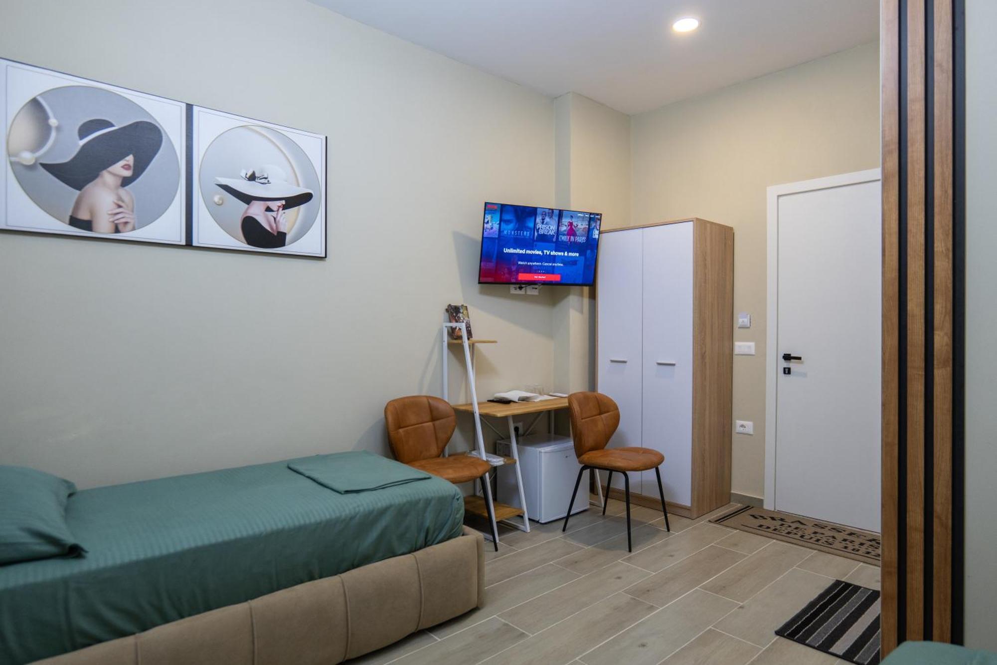 City Center Rooms And Apartments Durrës Esterno foto